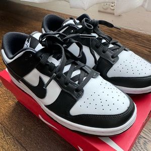 Women’s Nike Dunk low Pandas size 7